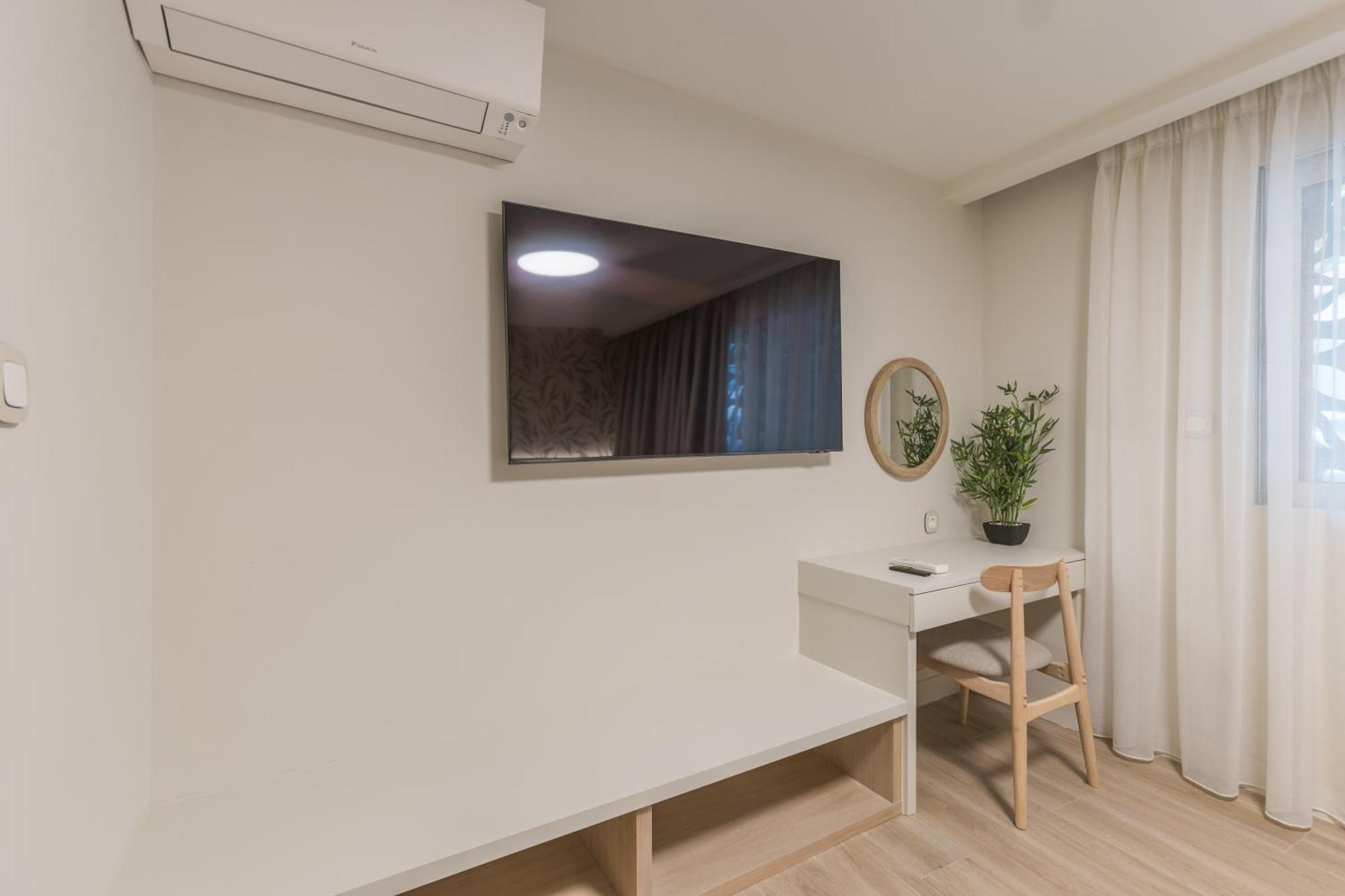 The Mediterranean Suites Pireus Eksteriør bilde